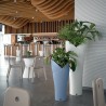 Jarrón alto exterior macetero bar restaurante diseño moderno Assia 