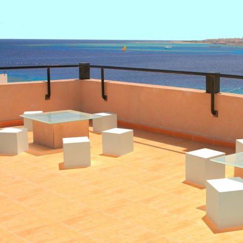 Mesa expositora cubo puf salón jardín terraza bar Icekub Promoción