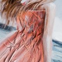 Cuadro pintado a mano sobre tela 60x90cm mujer playa con relevo W714 Catálogo