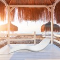 Tumbona de diseño moderno para tomar el sol con fibra de vidrio Antares en el jardín y la piscina. Venta