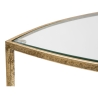 Mesa auxiliar triangular 2 estantes metal dorado y cristal Triangle S Descueto