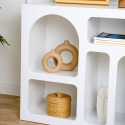 Librería de diseño moderna blanca con compartimentos curvos 80x37x74cm Lessa Oferta