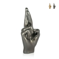 Escultura de resina efecto metal dedos cruzados estatua moderna Aira Promoción
