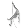 Escultura de pared escalador en resina efecto metal Bata-M Oferta