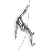Escultura de pared escalador en resina efecto metal Bata-M Rebajas