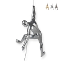 Escultura de pared escalador en resina efecto metal Bata-M Promoción