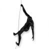 Escultura de pared en resina lacada estatua moderna de escalador Bata-L Oferta