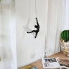 Escultura de pared en resina lacada estatua moderna de escalador Bata-L Venta