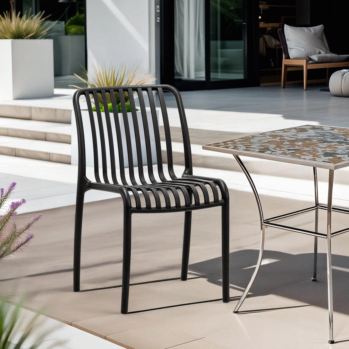 Silla de jardín exterior moderna en polipropileno blanco y negro Sawas