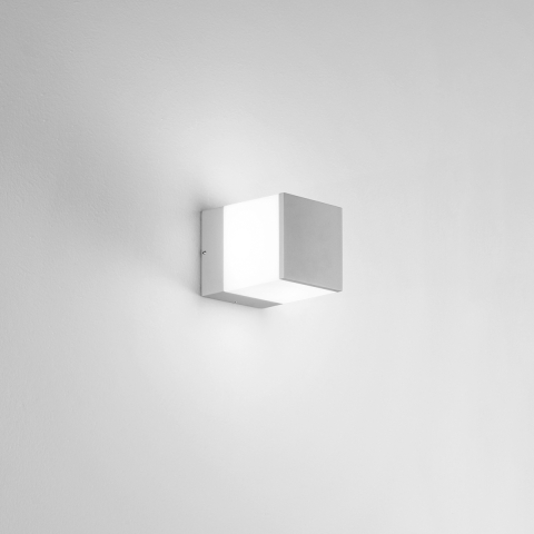 Aplique moderno de pared para exteriores en metal plateado Booster Promoción