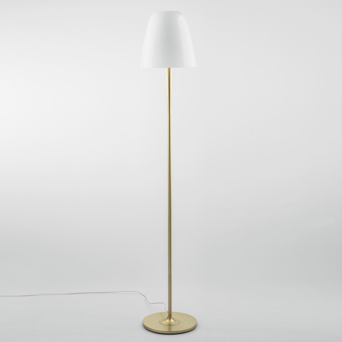 Lámpara de pie en metal dorado con difusor de vidrio blanco Ares PT Promoción Lámpara de pie en metal dorado con difusor de vidrio blanco Ares PT Promoción