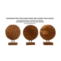 Escultura étnica decorativa de madera de teca hecha a mano Coin Stock