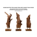 Escultura decorativa étnica de madera de teca hecha a mano Akar Stock