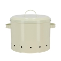 Bote de cocina de hojalata para patatas con orificios y tapa Stock