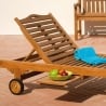 Tumbona de jardín de teca con ruedas y mesa extraíble Carloforte Modelo