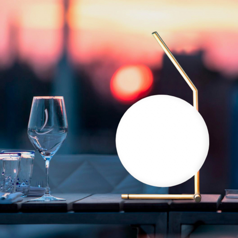 Lámpara de mesa diseño dorado con esfera de cristal abat jour Bella